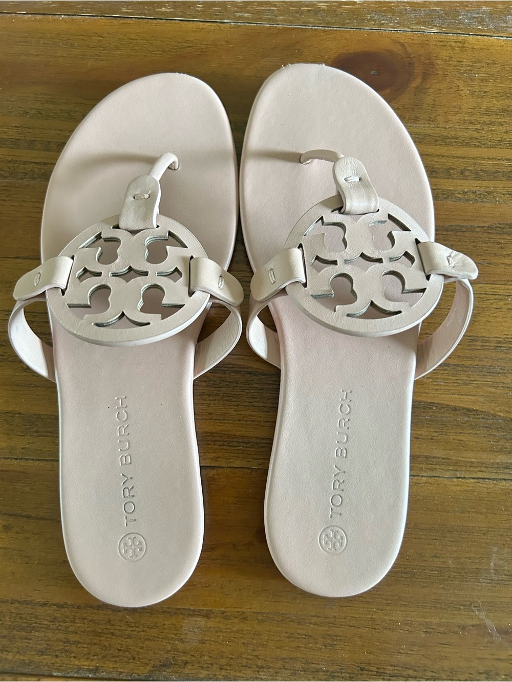 Tory Burch Leather Logo Toe-Post Sandal in Pale Pink
